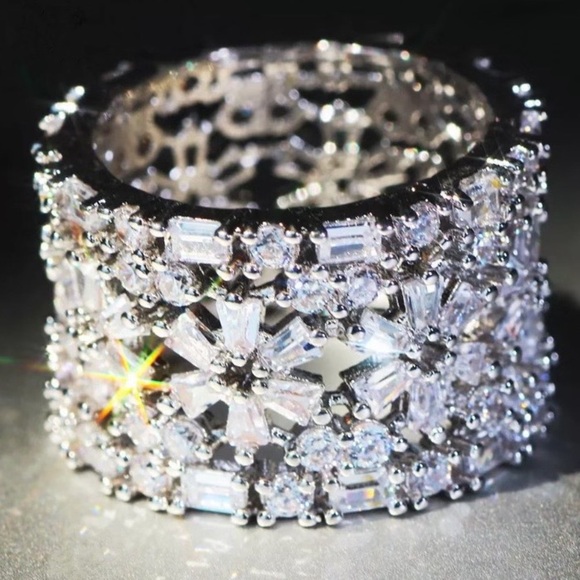 New 18CT  925 Sterling Silver Diamond Ring - Picture 6 of 6